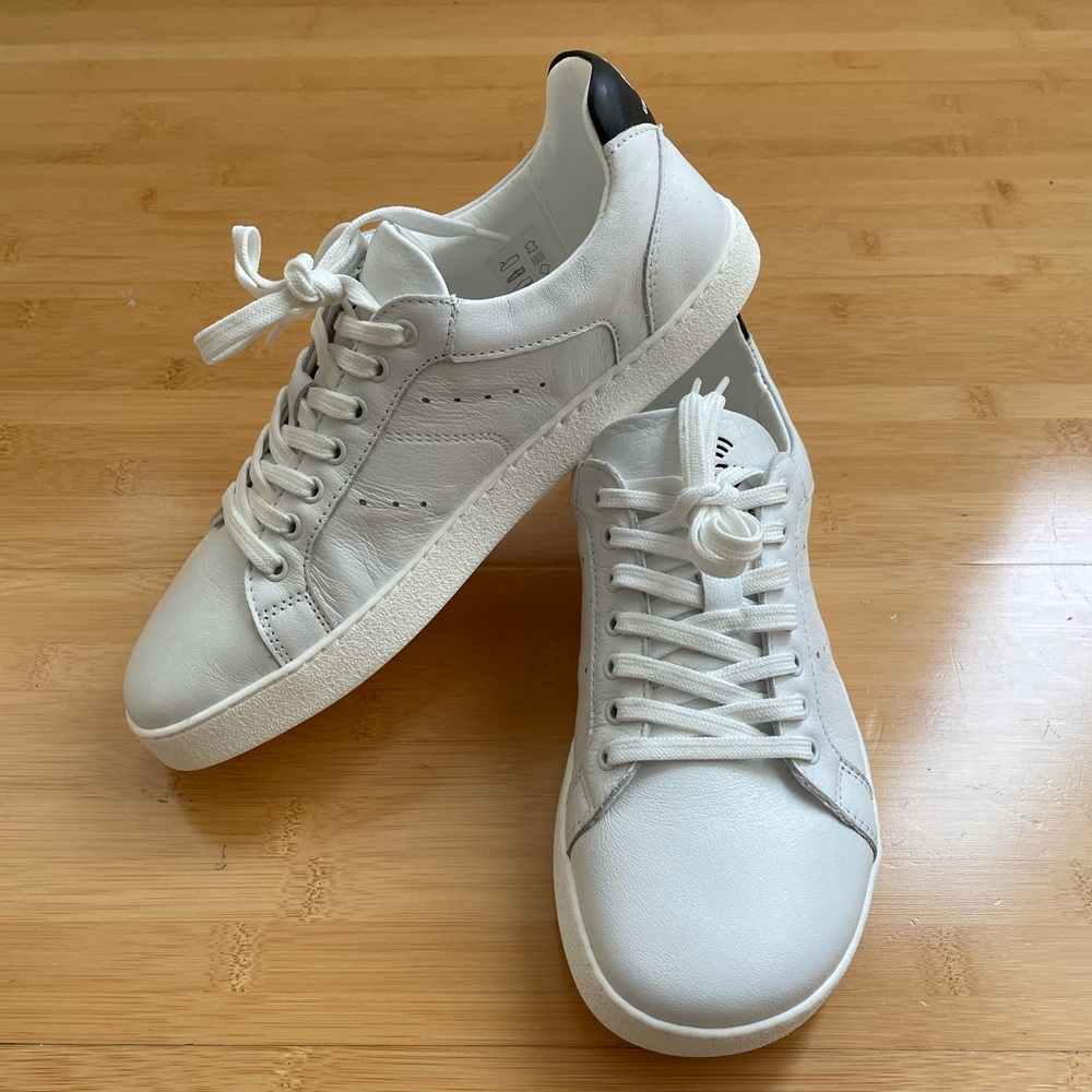 Groundies Universe Barefoot white sneakers